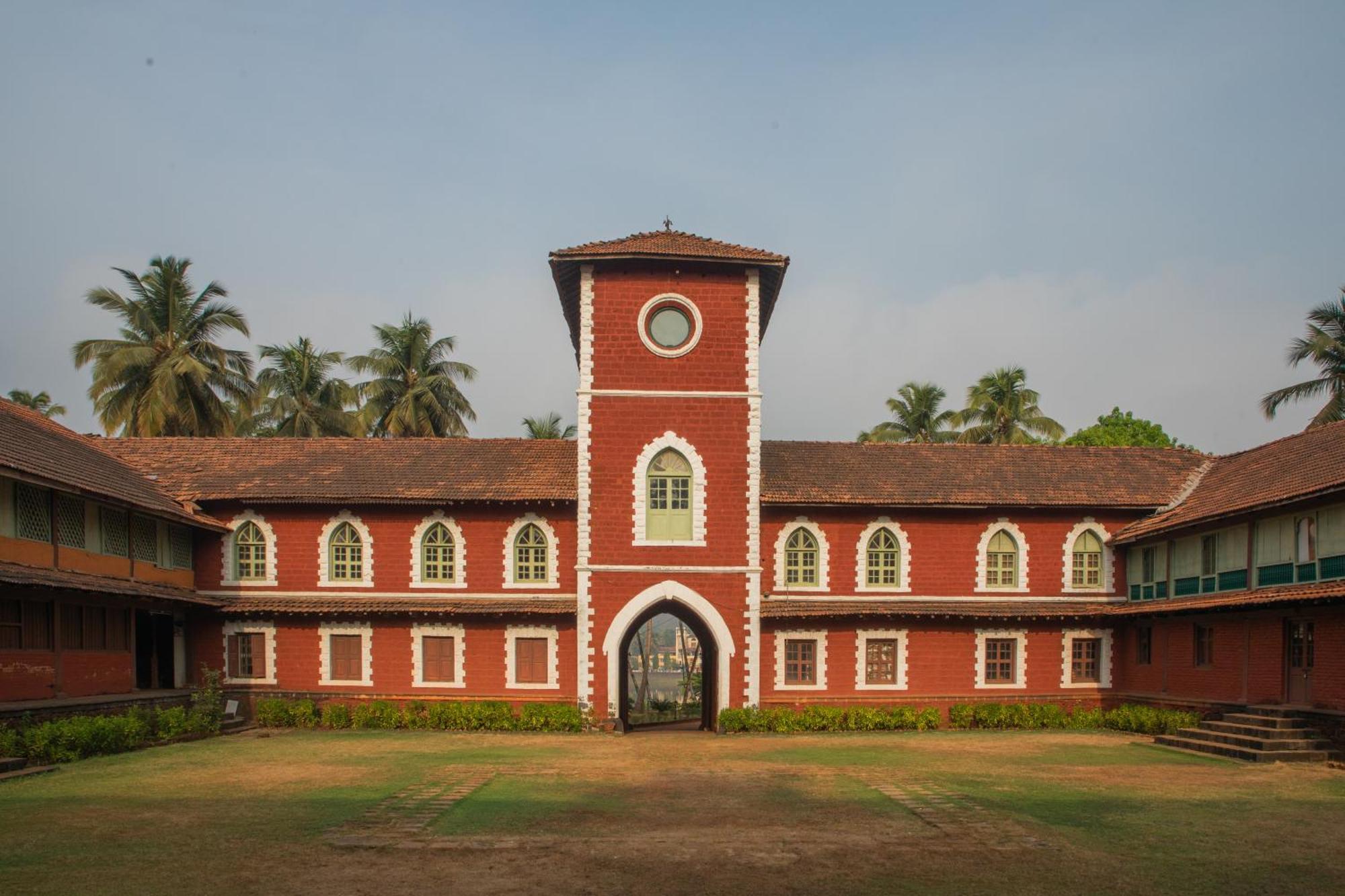Sawantwadi Palace Boutique Art Hotel Exterior photo